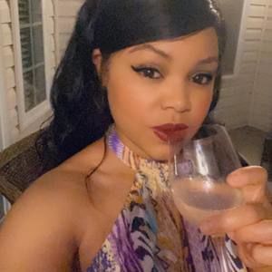 Meet your Posher, Leona